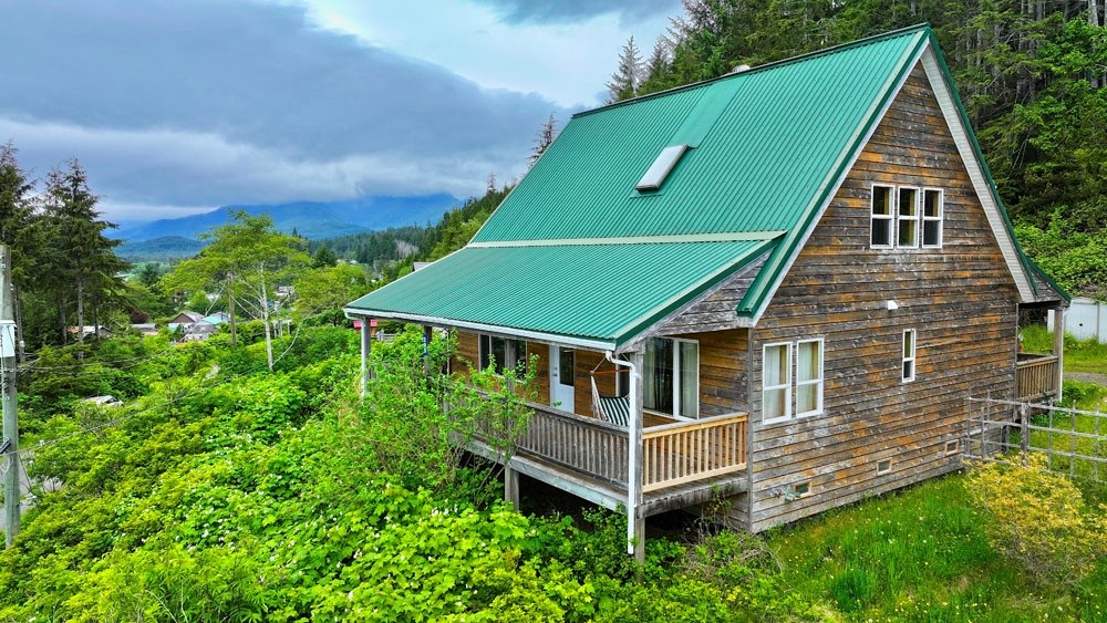 For Sale: 209 2nd Ave, Daajing Giids, BC