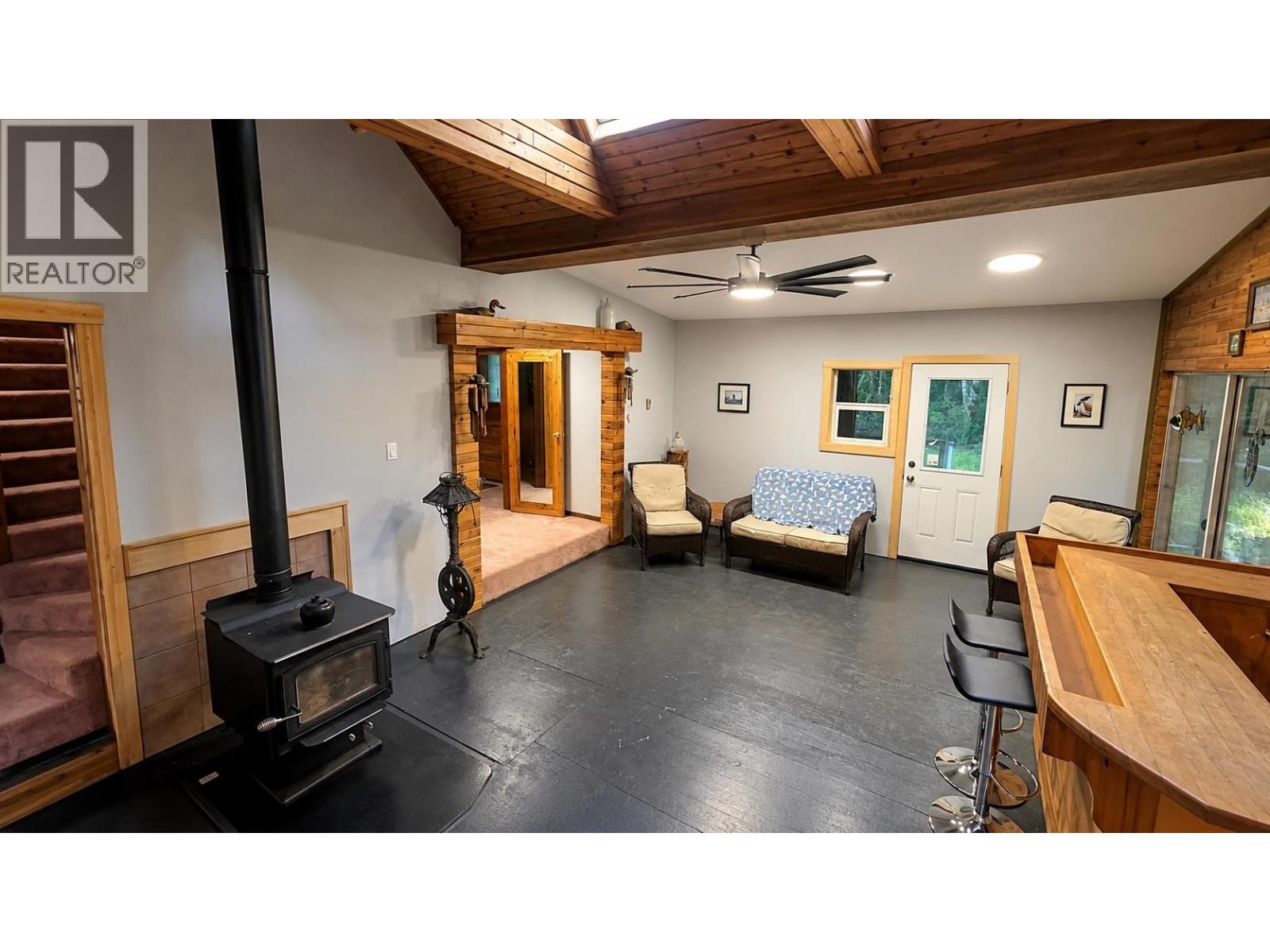 https://realestate.haidagwaiitrader.com/wp-content/uploads/593-Beach-Rd-10.jpg