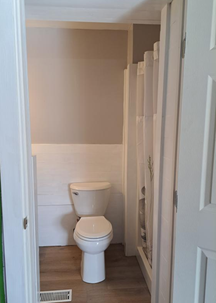 https://realestate.haidagwaiitrader.com/wp-content/uploads/Bathroom1.png
