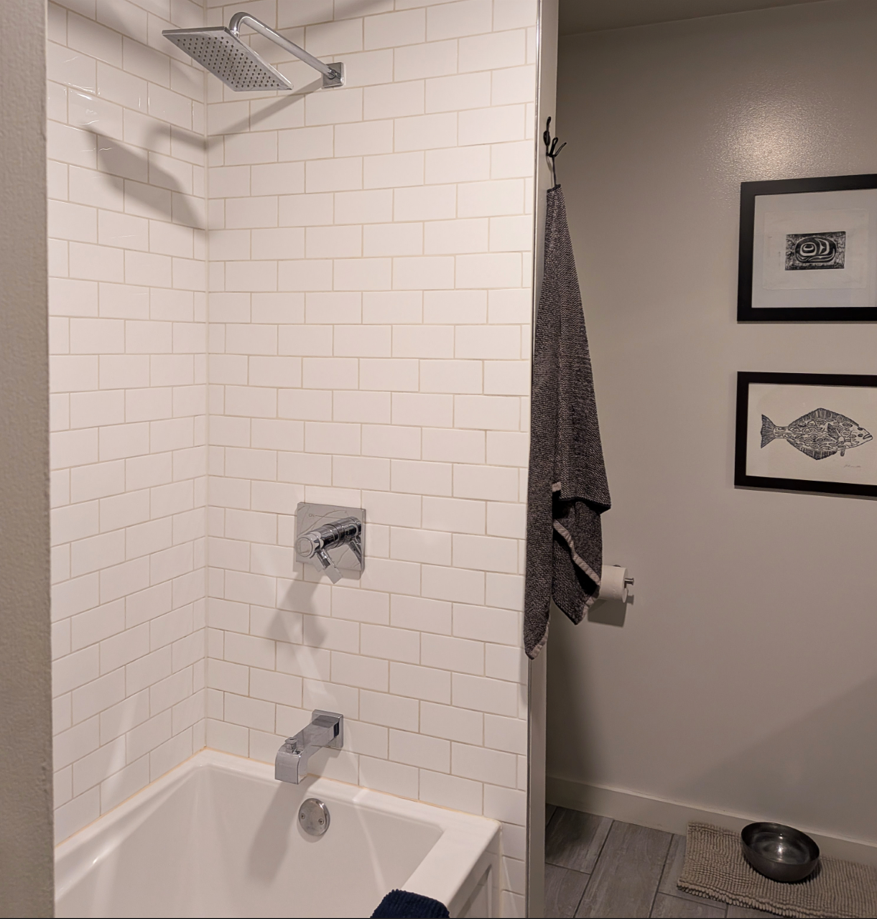 https://realestate.haidagwaiitrader.com/wp-content/uploads/Bathroom2.png